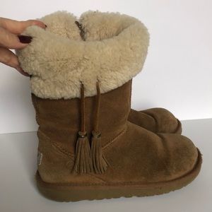 Ugg Chestnut Boots with Sheepskin Trimmed with Tassels in Girls Size 3